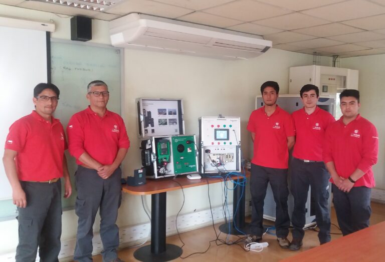 Capacitación de Ingeniería Protechnik Ltda. con Schneider Electric